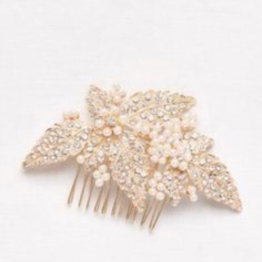 NWT comb hair accessory